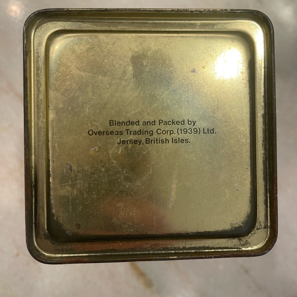 Vintage 1981 Tin of Prince Charles and Princess Diana from 1981 - Picture 5 of 8